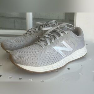 New Balance Running Shoes Unisex 7 Gray